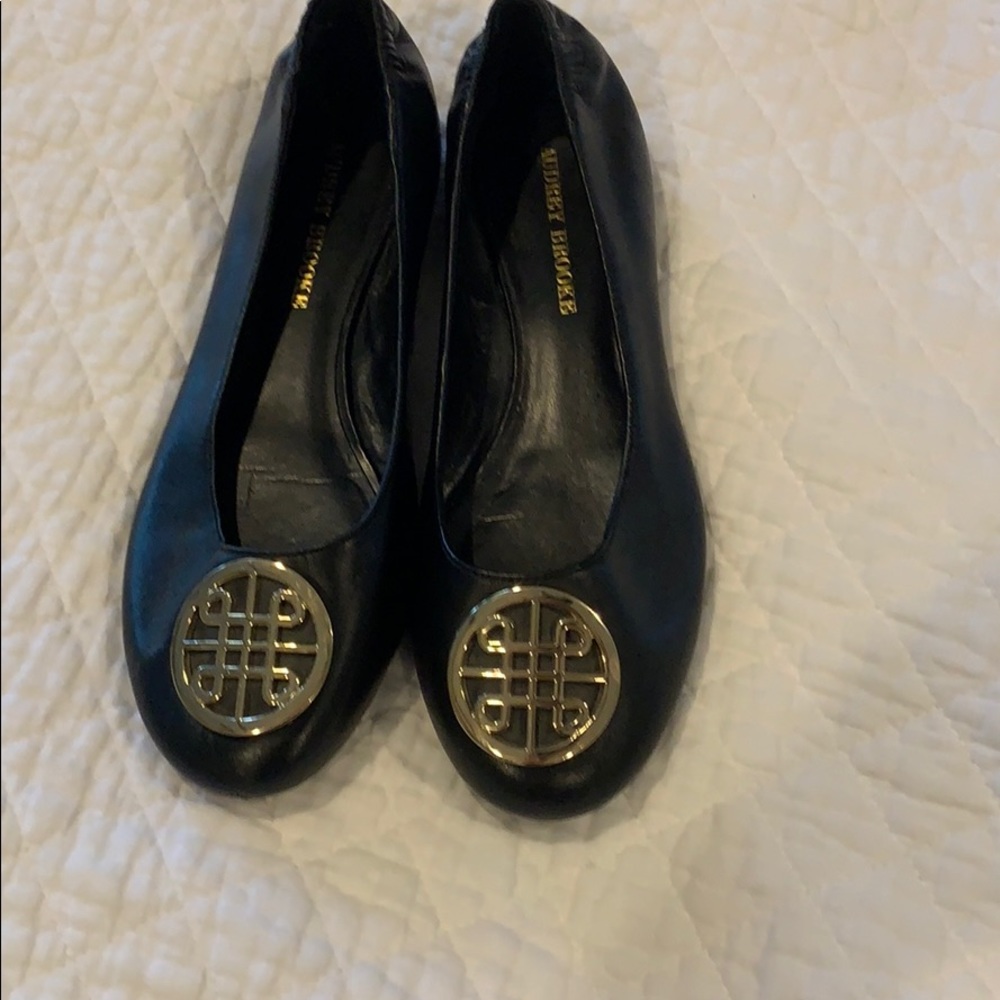 Sz 8 Black and Gold Flats